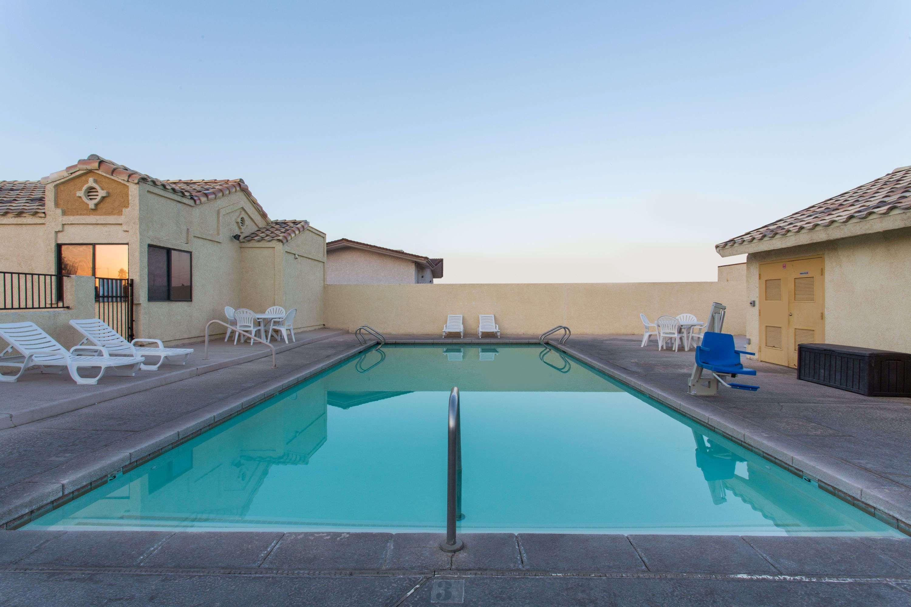 Days Inn By Wyndham Kingman West Dış mekan fotoğraf