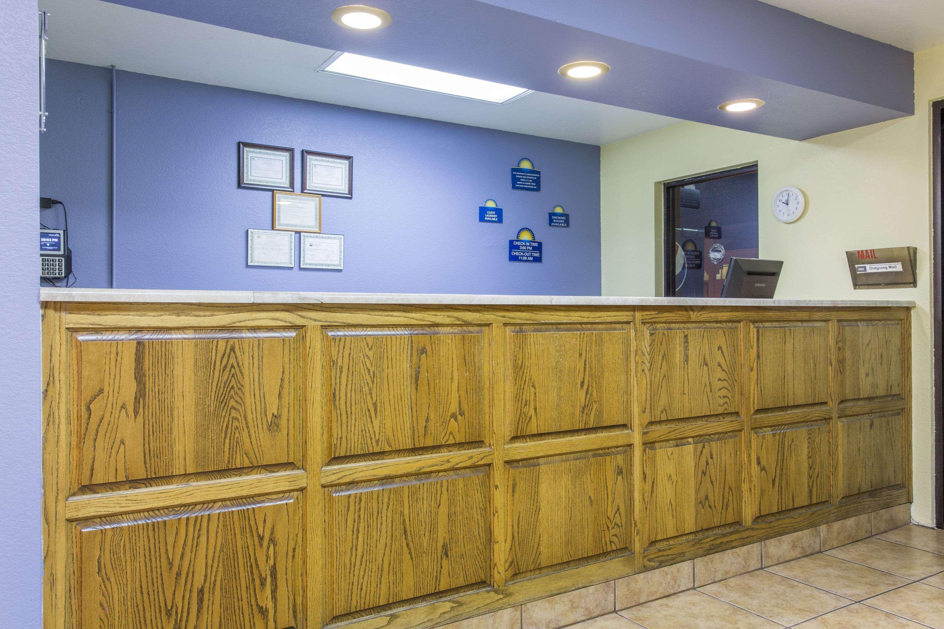 Days Inn By Wyndham Kingman West Dış mekan fotoğraf