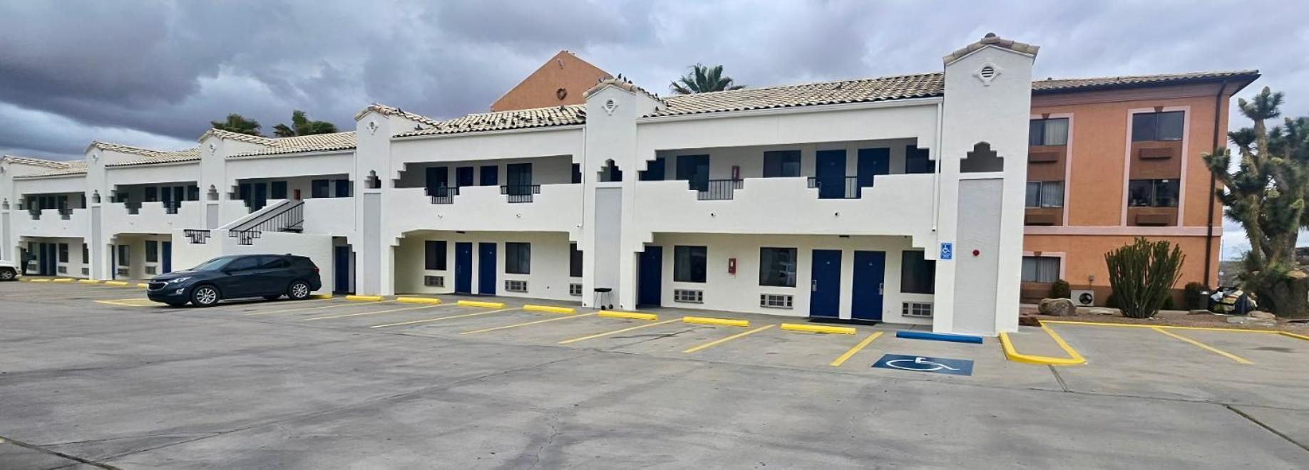 Days Inn By Wyndham Kingman West Dış mekan fotoğraf
