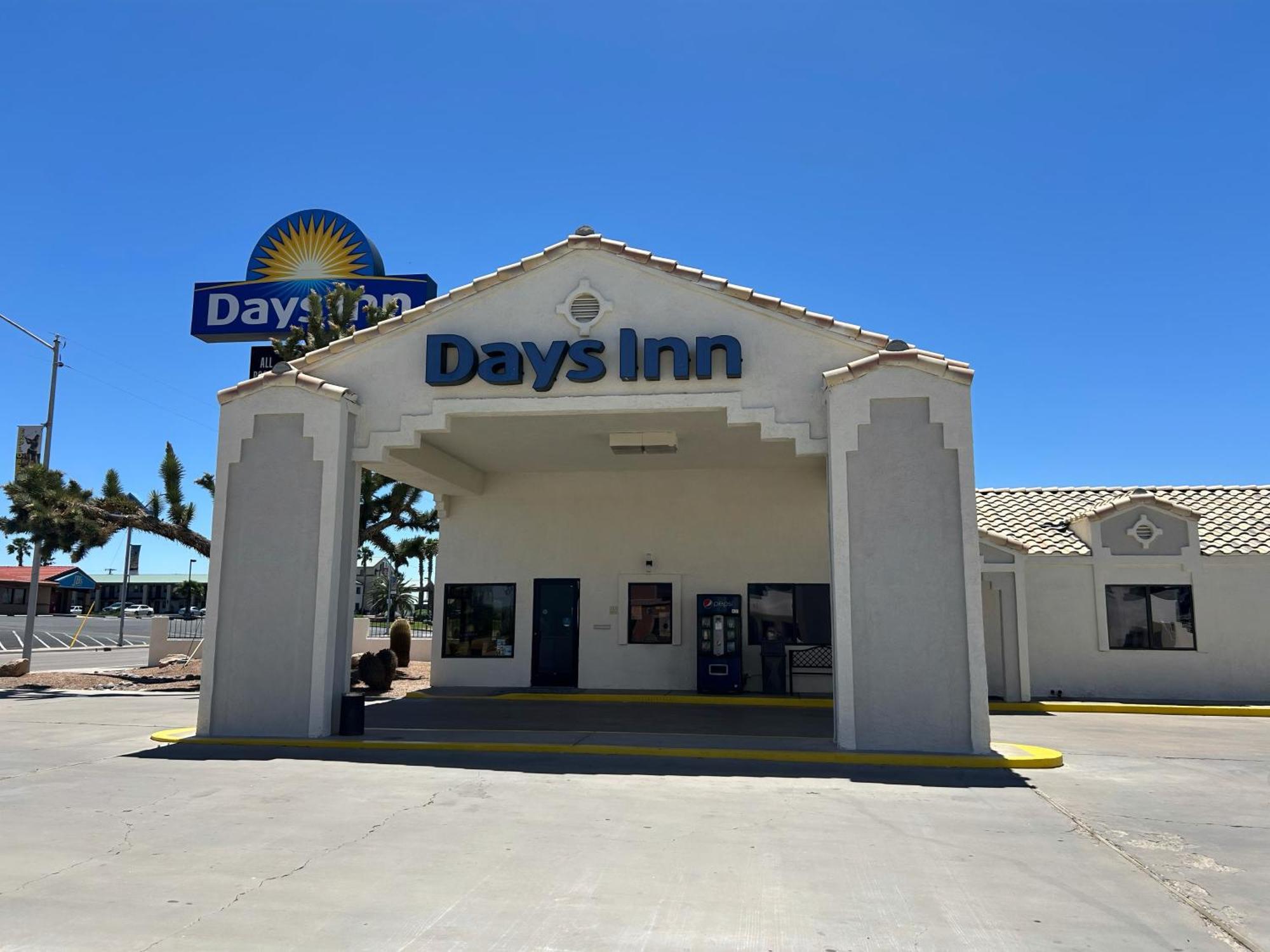 Days Inn By Wyndham Kingman West Dış mekan fotoğraf