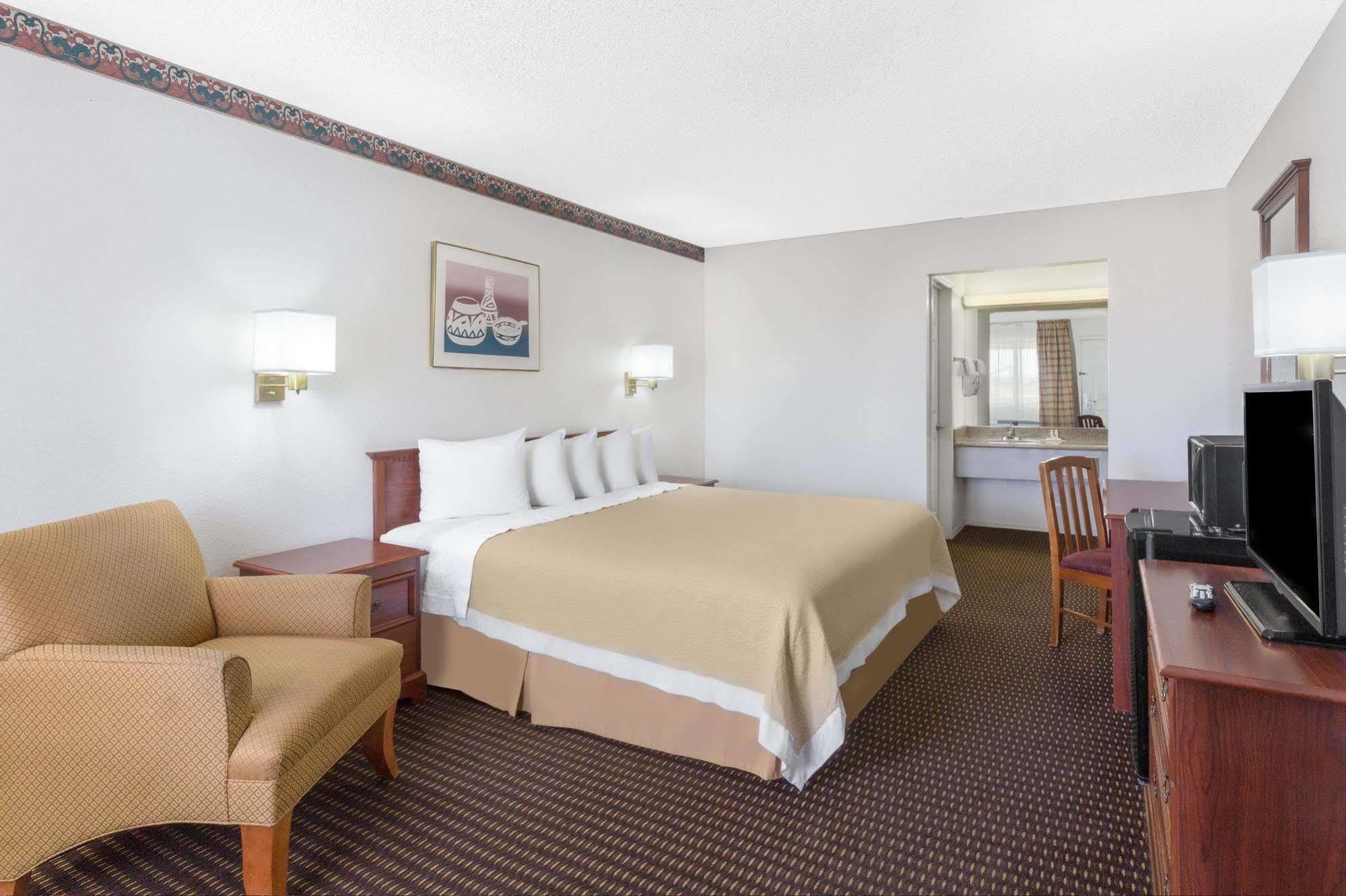 Days Inn By Wyndham Kingman West Dış mekan fotoğraf