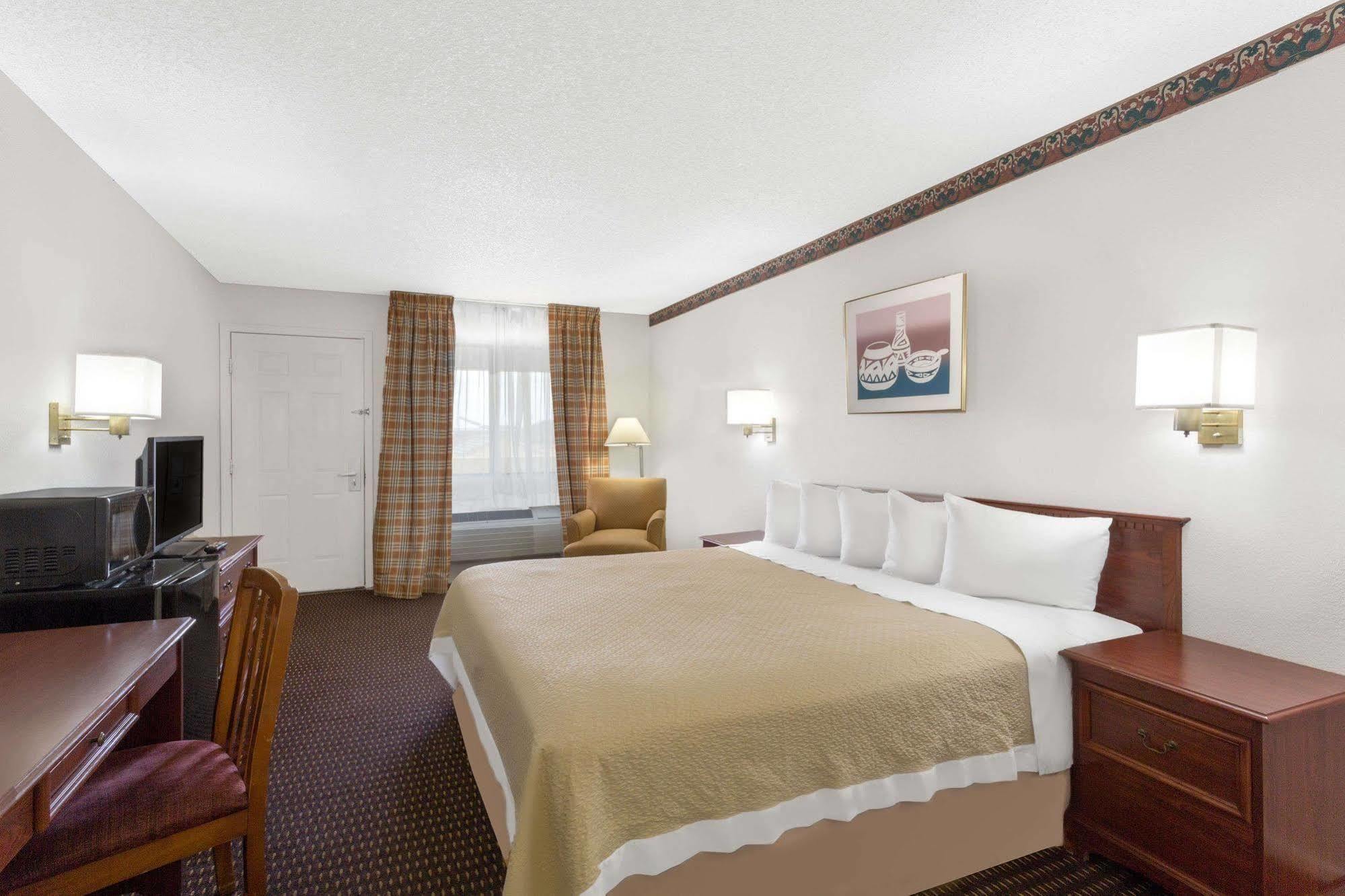 Days Inn By Wyndham Kingman West Dış mekan fotoğraf